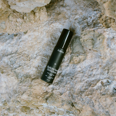 The End of Hope in a Jar: Rewriting Skin with Bakterium Delirium